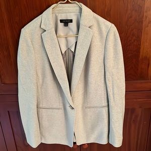 Lovely ice/pale blue jacket. Shell is 💯 cotton.